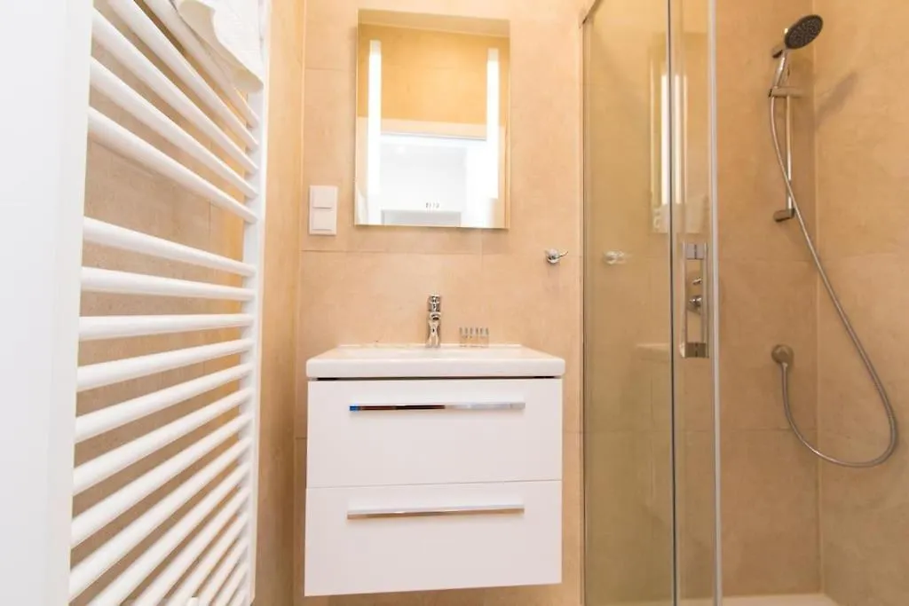 Apartment Lainzer Strasse Vienna