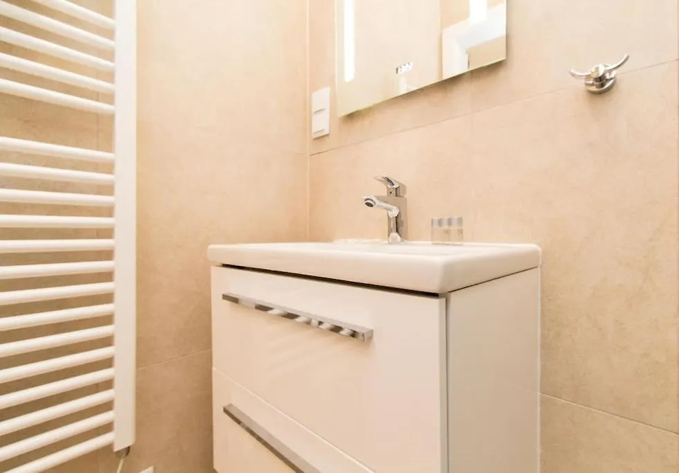 Apartment Lainzer Strasse Vienna